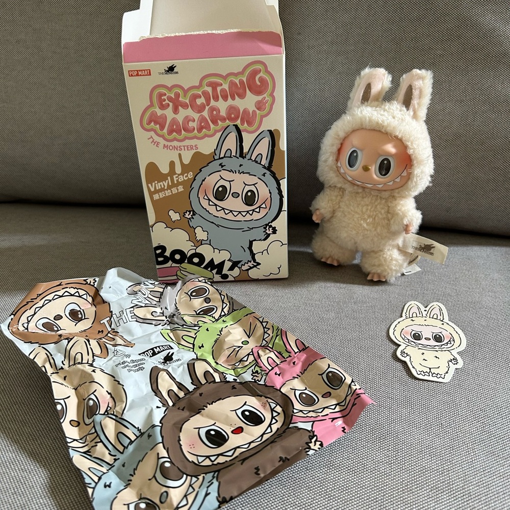 Pop mart Labubu Exciting Tasty Macaron Plush Blind Box Soymilk